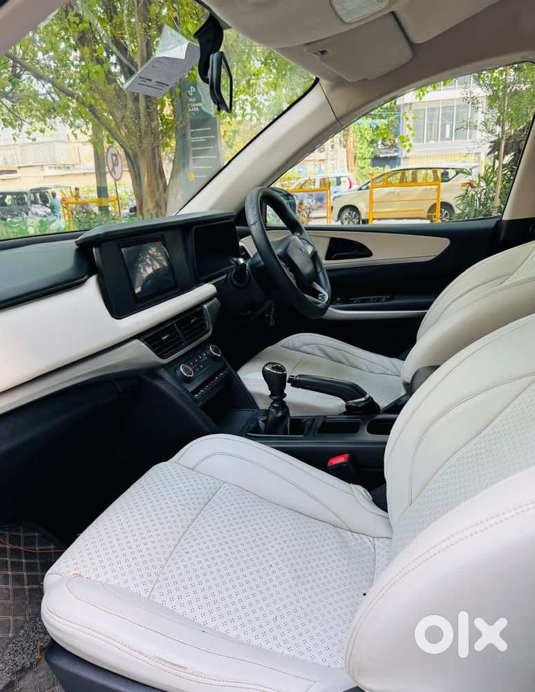 Mahindra Xuv700 2.2 Mx Diesel Mt 5 Str, 2023, Diesel