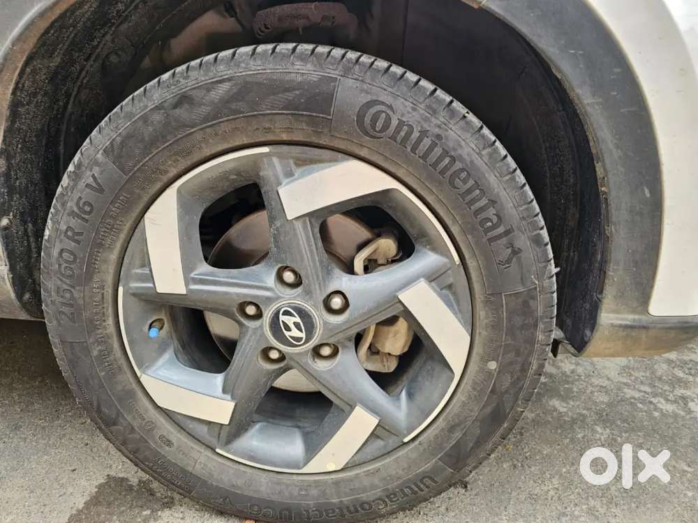 Hyundai Venue 1.0 Turbo Petrol Well Maintained With Sunroof, New Tyres