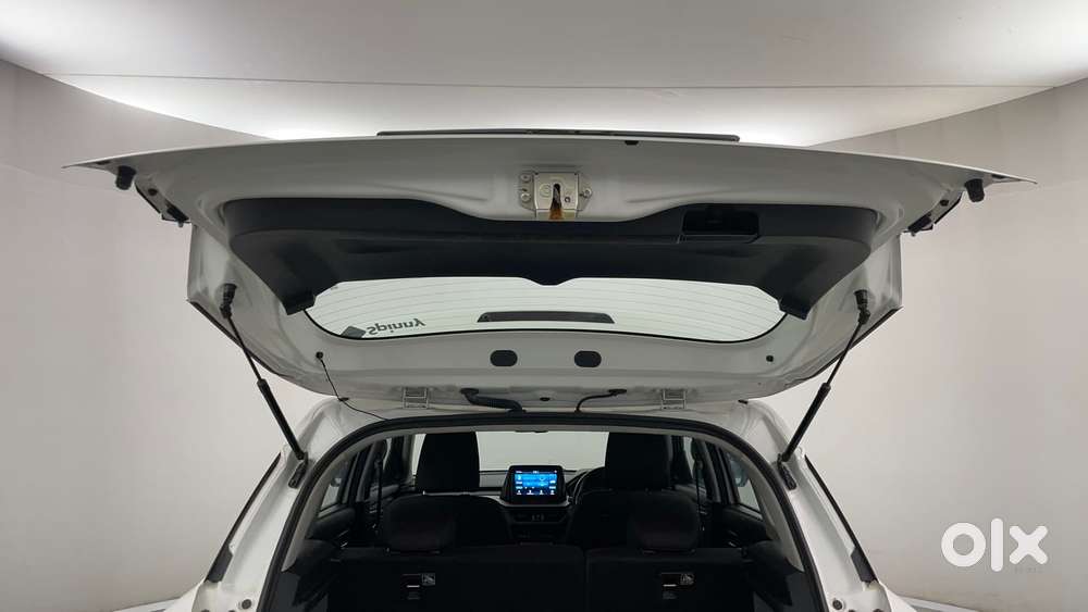 Maruti Suzuki Brezza Zxi Plus At, 2022, Petrol
