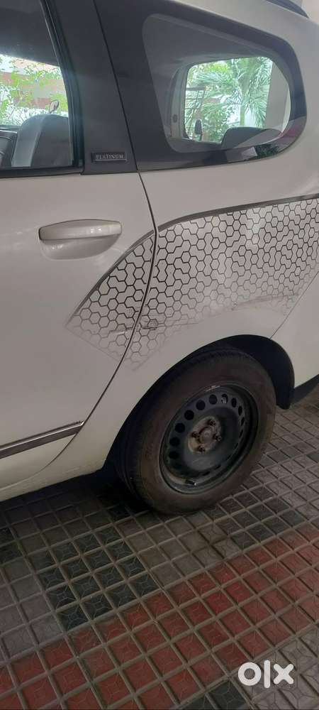 Renault Lodgy 2015 Diesel  Well Maintained  Fancy Number  Excellent