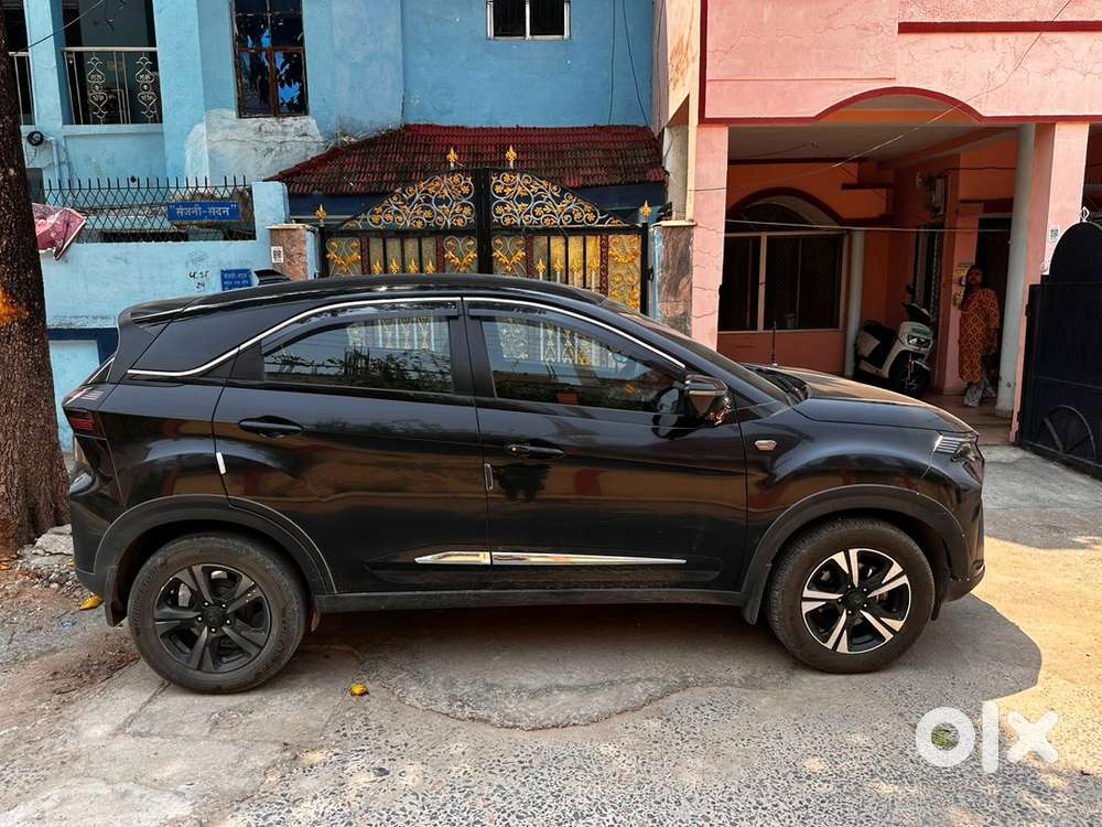 Tata Nexon ( Top End Model Fearless +s Dark Edition )