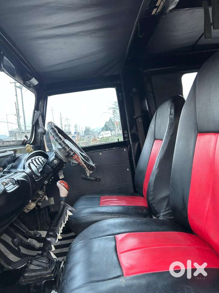 Mahindra Jeep, 2000, Petrol