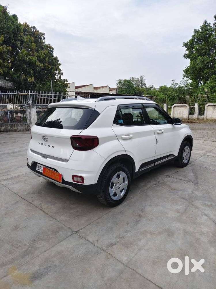 Hyundai Venue S Plus Mt 1.2 Kappa, 2022, Cng & Hybrids