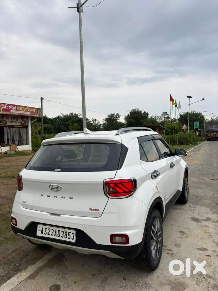 Hyundai Venue 2022 Petrol 30000 Km Driven