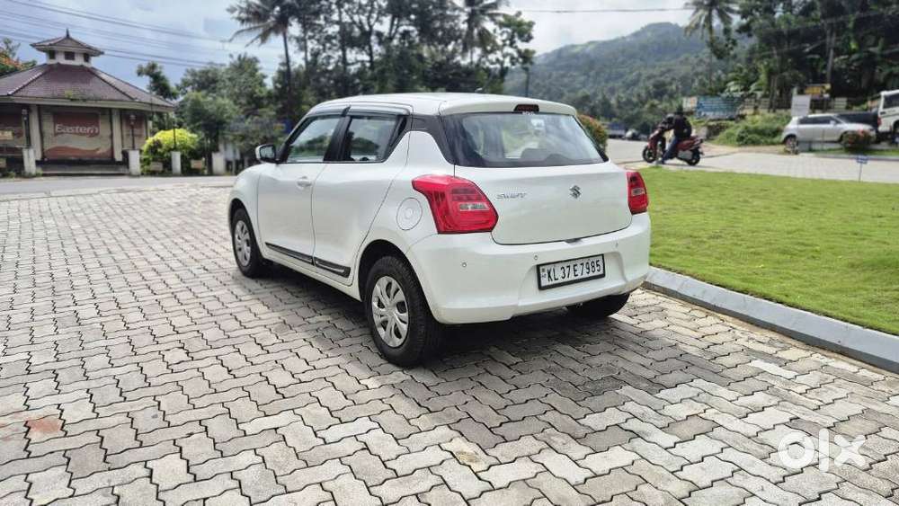Maruti Suzuki Swift Vxi, 2021, Petrol