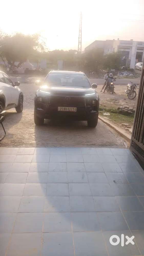 Tata Safari Dark Edition 2025