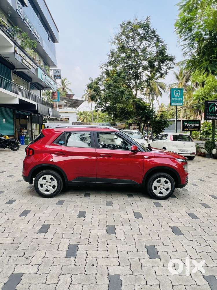 Hyundai Venue 1.2 S (o), 2022, Petrol