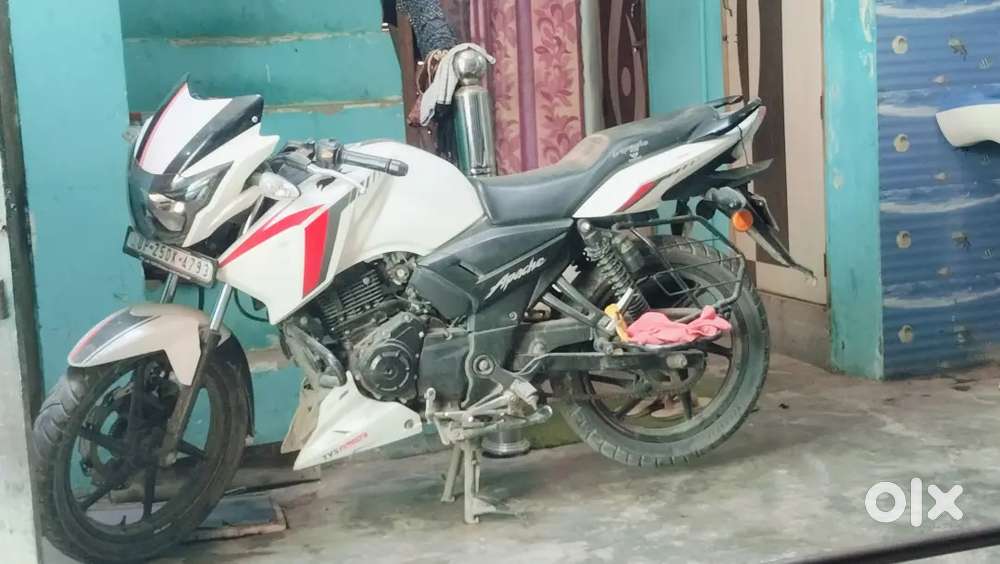 15000 chali hai aur 2022 ka model hai one hand bike hai