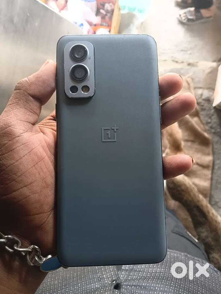 Iska bil hai aur charger Bluetooth