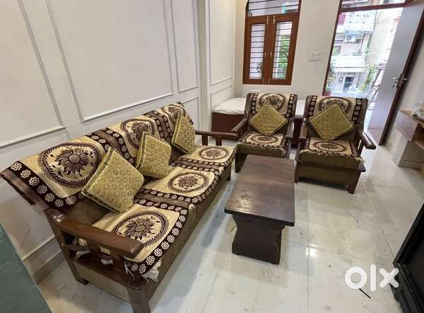 Sofa 5 seater with center table