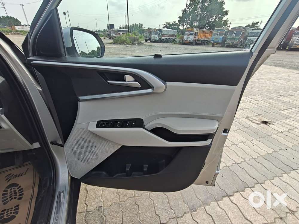 Kia Carens Petrol 2023