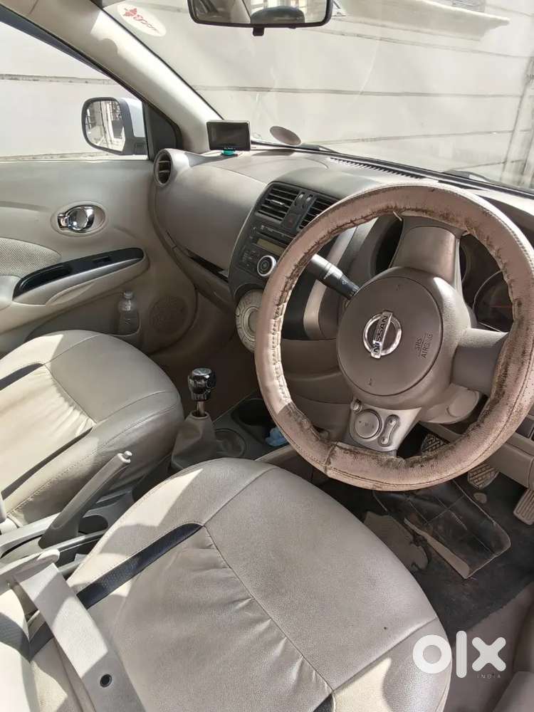 Nissan Sunny 2012