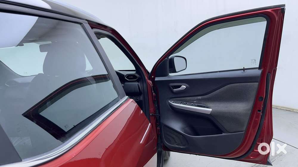 Nissan Magnite 1.0 Xv Premium Dual Tone, 2023, Petrol