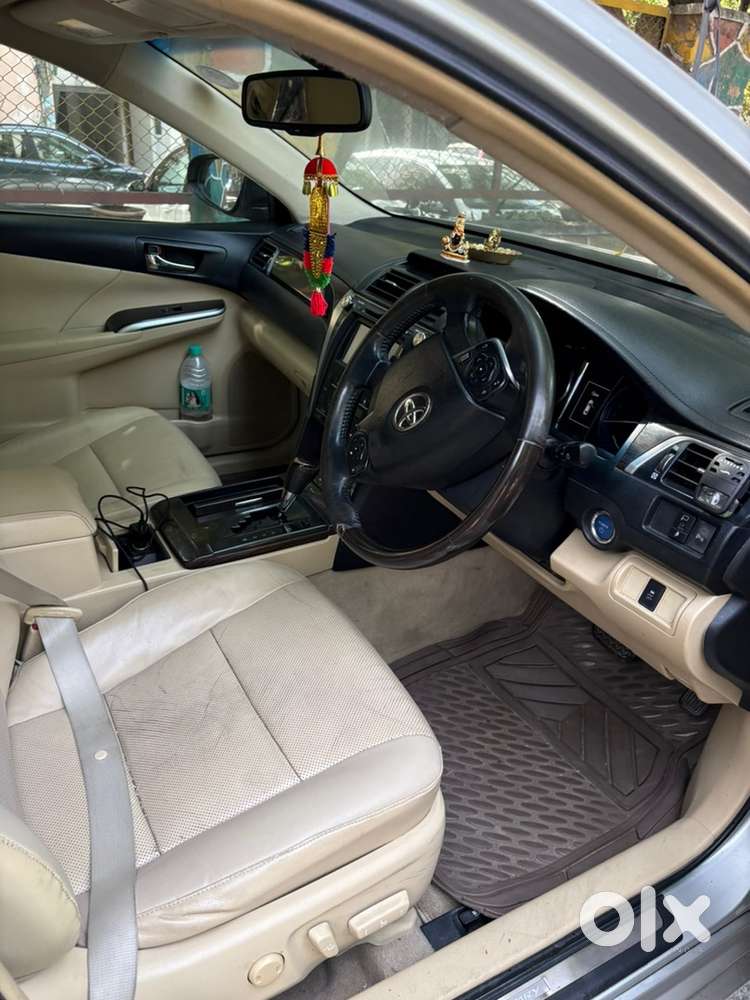 Toyota Camry Hybrid 2016 Km Driven