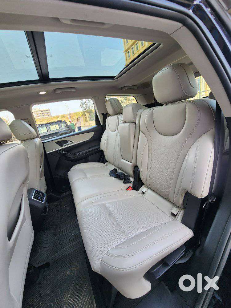 Mahindra Xuv700 2.2 Ax 7 Diesel At Str, 2023, Diesel