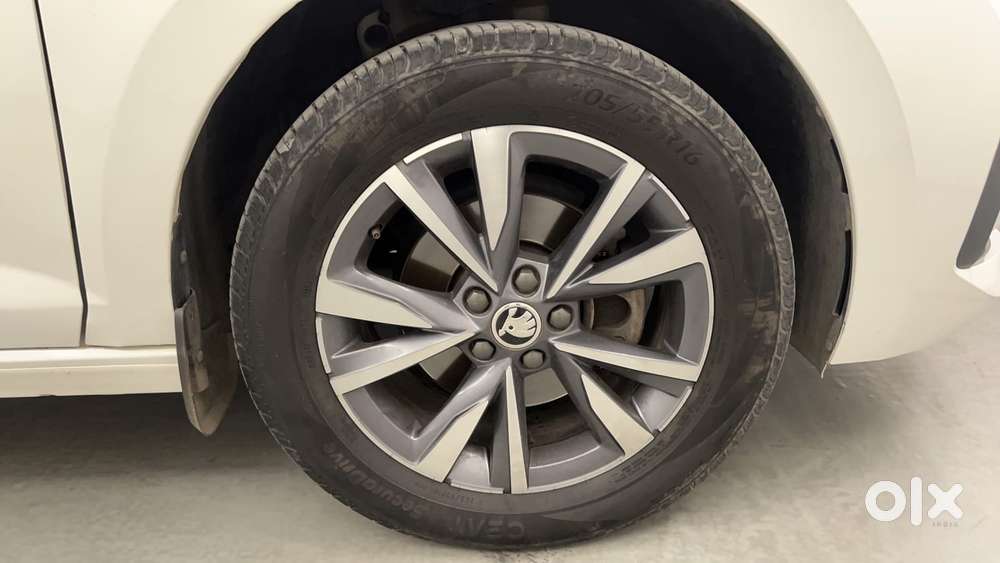 Skoda Slavia Style 1.0l Tsi At, 2024, Petrol