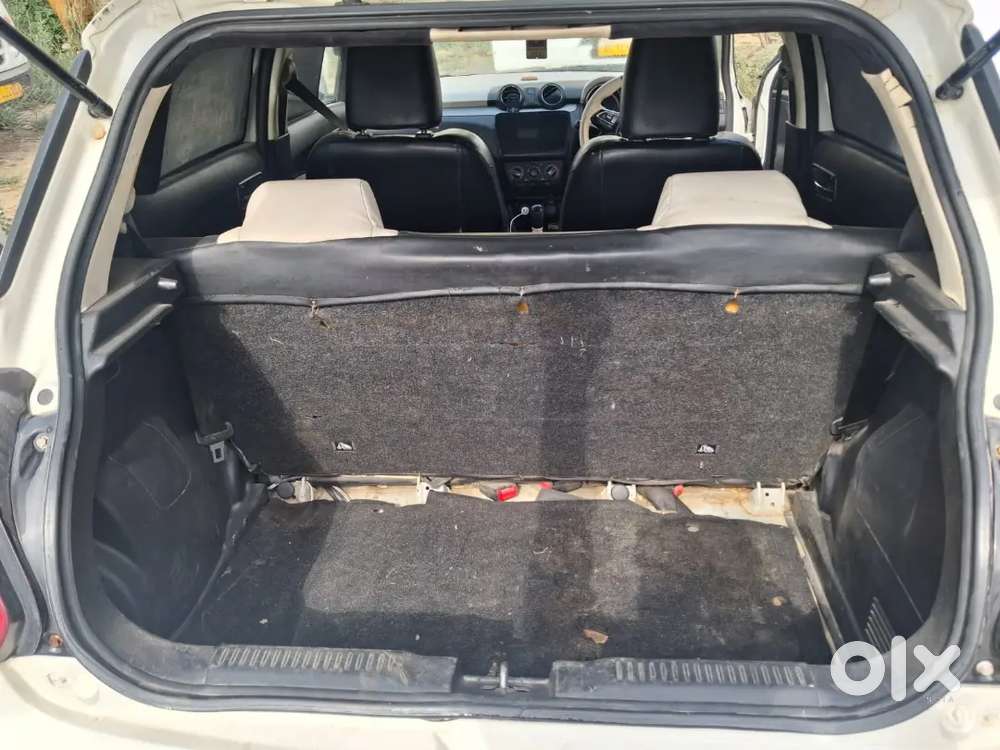 Swift Black And White Colour Top Variant