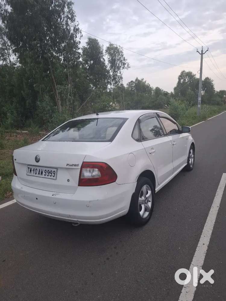 Skoda Rapid 1.6 Elegance 2013