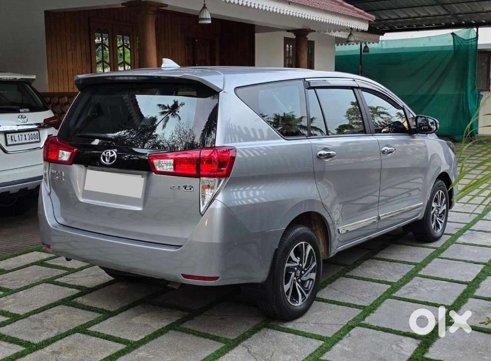 Toyota Innova Crysta 2025