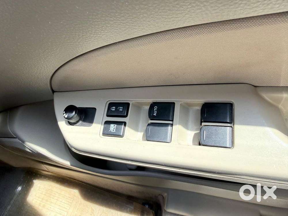 Maruti Suzuki Swift Dzire 1.2 Vxi Bsiv, 2014, Petrol