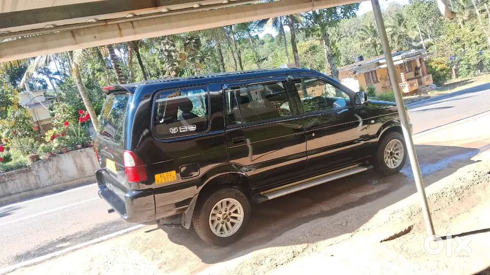 Chevrolet Tavera 2012 Diesel 200000 Km Driven