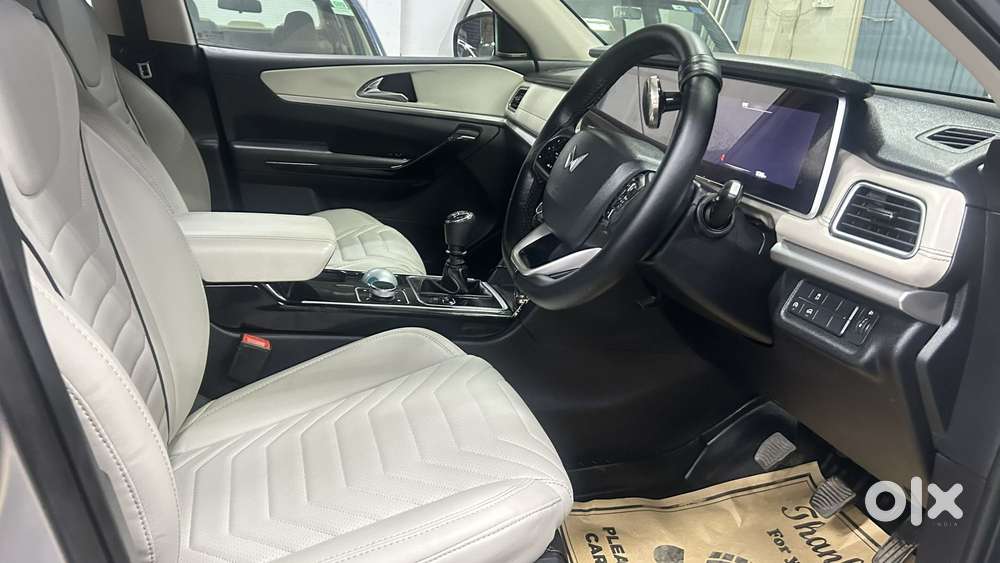 Mahindra Xuv700 2.2 Ax 7 Diesel Mt Luxury Pack Str, 2022, Diesel