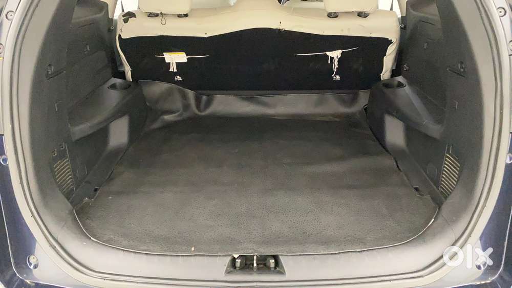 Mahindra Xuv700 2.0 Ax 5 Petrol At Str, 2022, Petrol