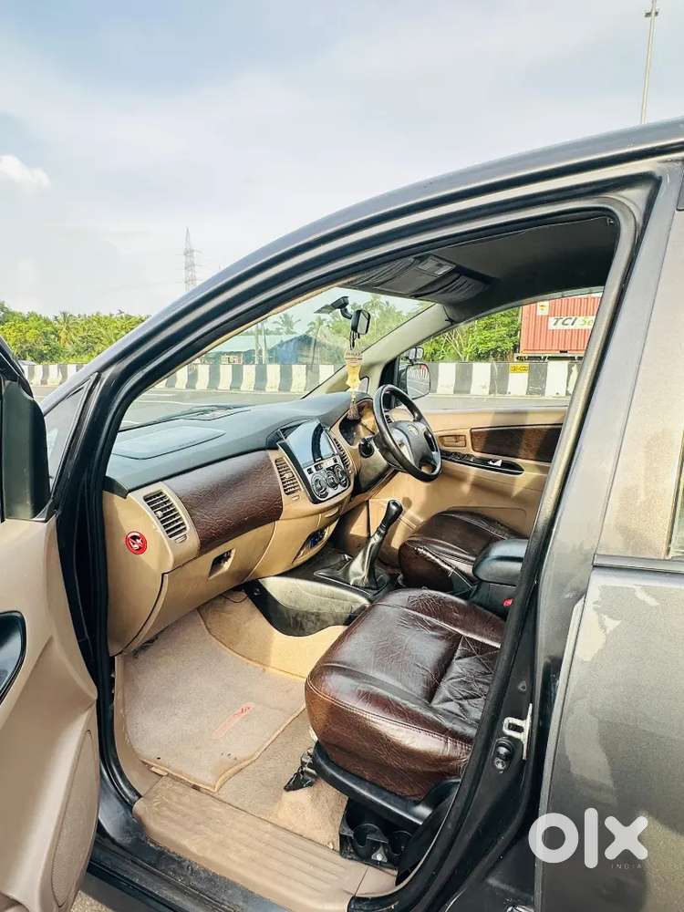 Toyota Innova 2015 Diesel Well Maintained.