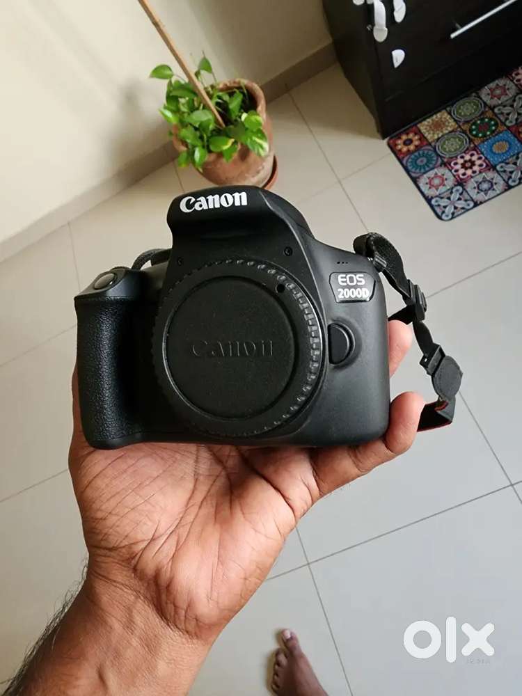 Canon 2000D (1500D) just 2 months old. With bill and box