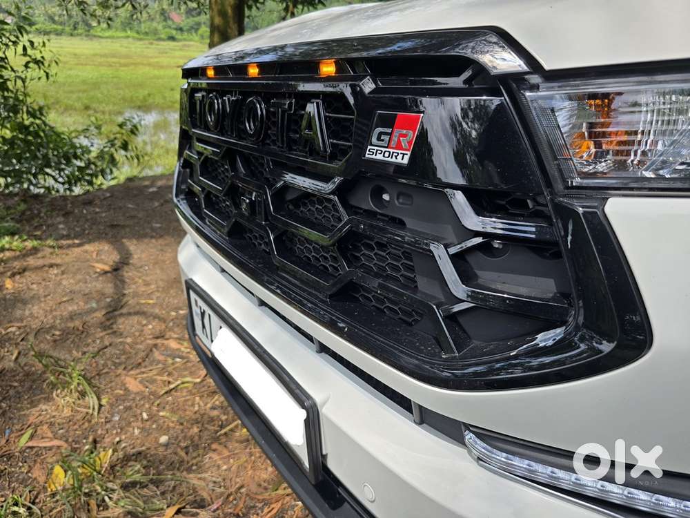 Toyota Innova Hycross 2025