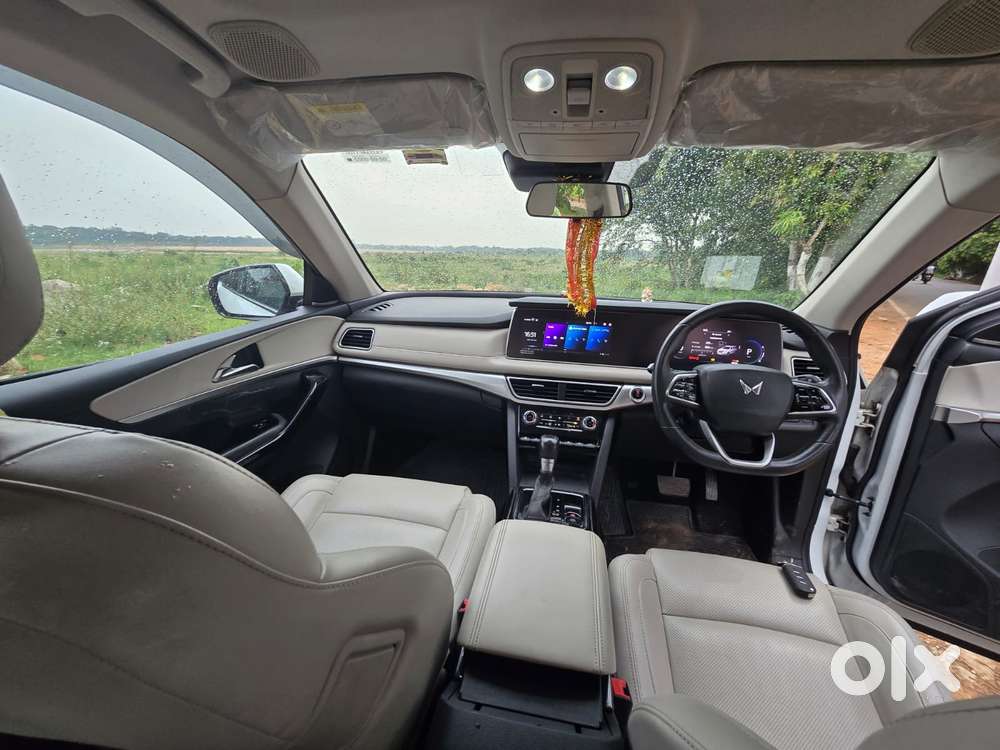 Mahindra Xuv700 2.2 Ax 7 Diesel At Luxury Pack Str Awd, 2022, Diesel