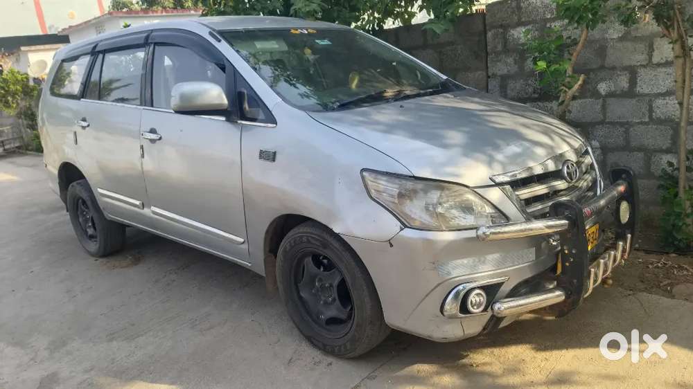Toyota Innova 2015
