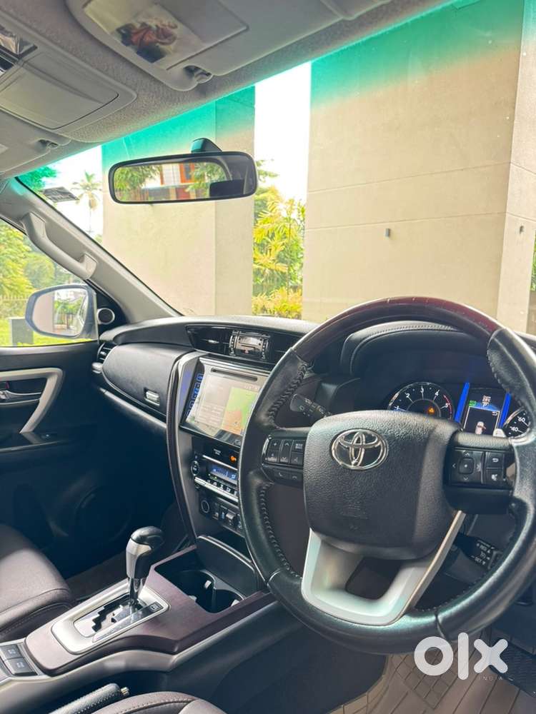 Toyota Fortuner 4x4  Automatic