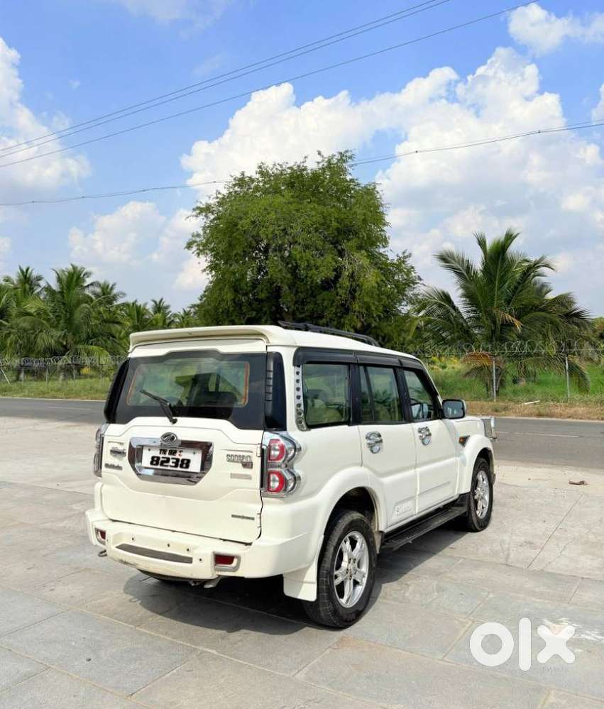 Mahindra Scorpio S10, 2017, Petrol