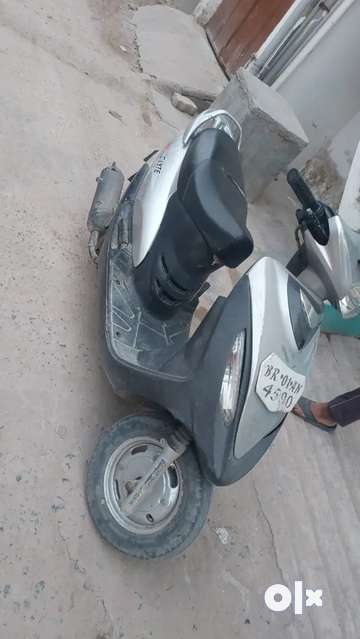 Mahindra flyte scooty hotsell