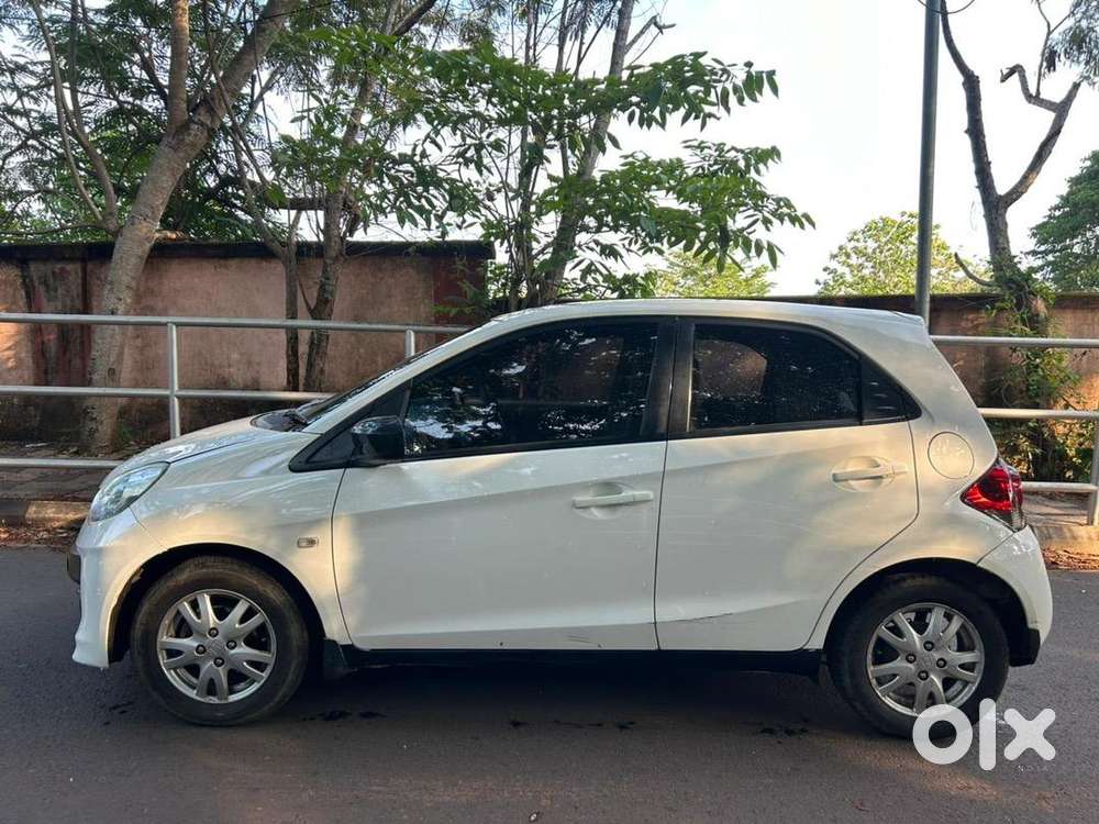 White Full Option V,a/c,power Steering,power Window And Alloy Wheels