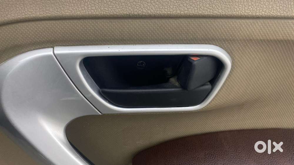 Mahindra Tuv 300 Mhawk100 T8, 2015, Diesel