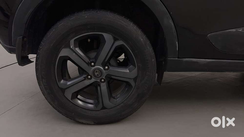 Tata Nexon 1.2 Revotron Xz Plus Luxs Red Dark Edition Amt, 2023, Pet..