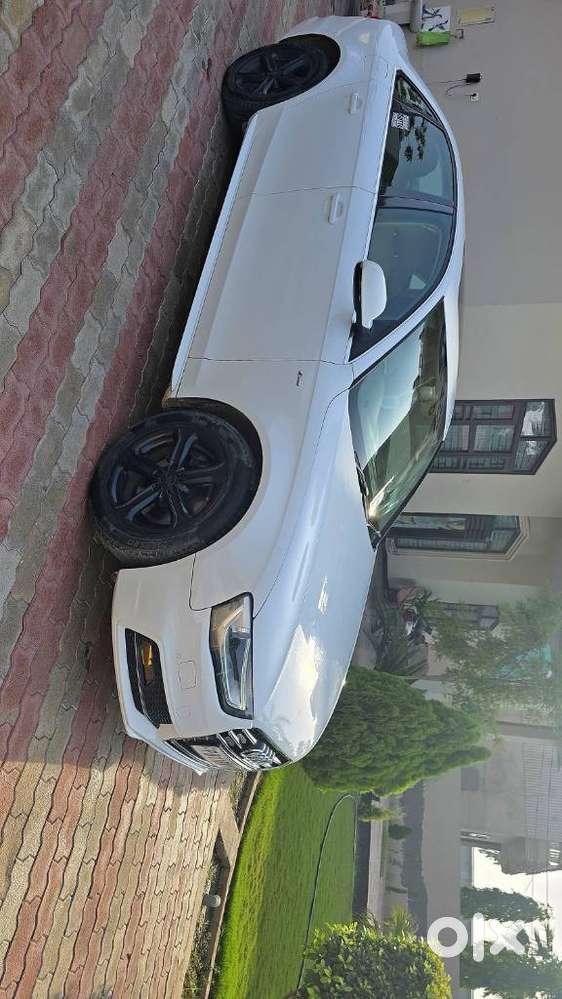 Audi A4 2.0 Tdi Premium With Sunroof, 2015, Diesel