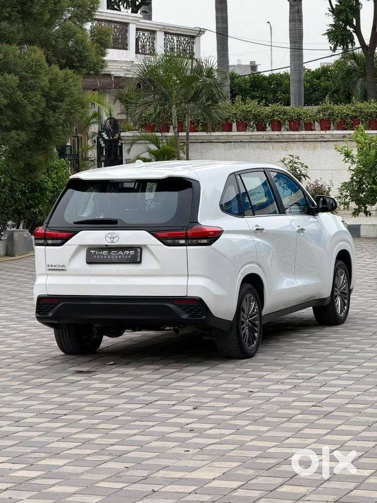 Toyota Innova Hycross 2.0 Gx 8 Str, 2023, Petrol