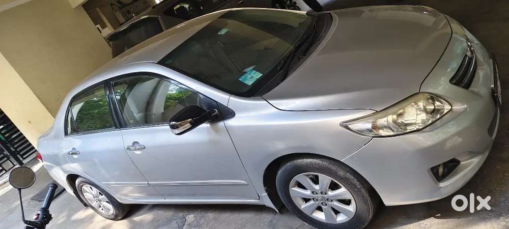 Toyota Corolla Altis 1.8 G, Petrol 2010 Silver Car