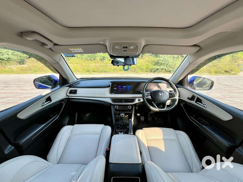 Mahindra Xuv700 2.0 Ax 7 Petrol Mt Str, 2022, Petrol
