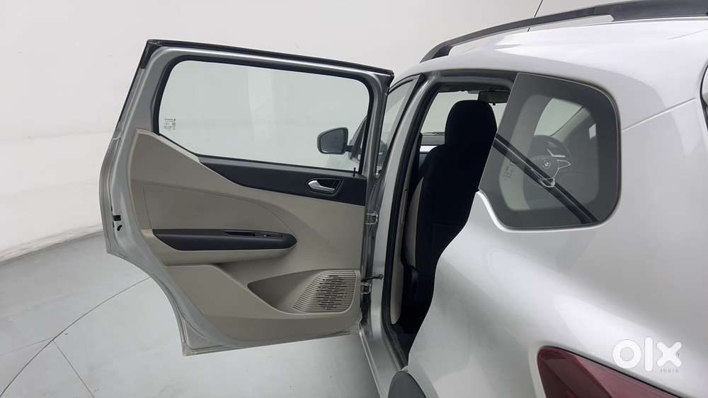 Renault Triber Rxz, 2022, Petrol