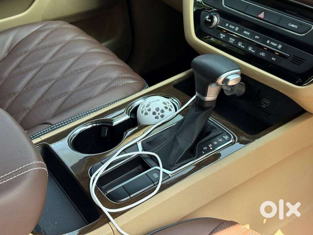 Kia Carnival Premium, 2021, Diesel