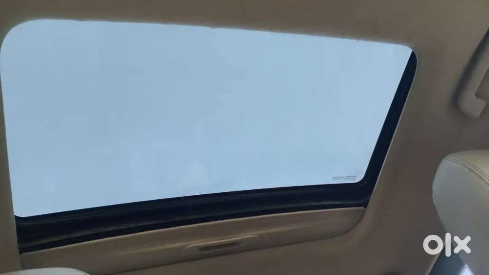 Mahindra Xuv 3oo With Sunroof Top Model In Good Condition