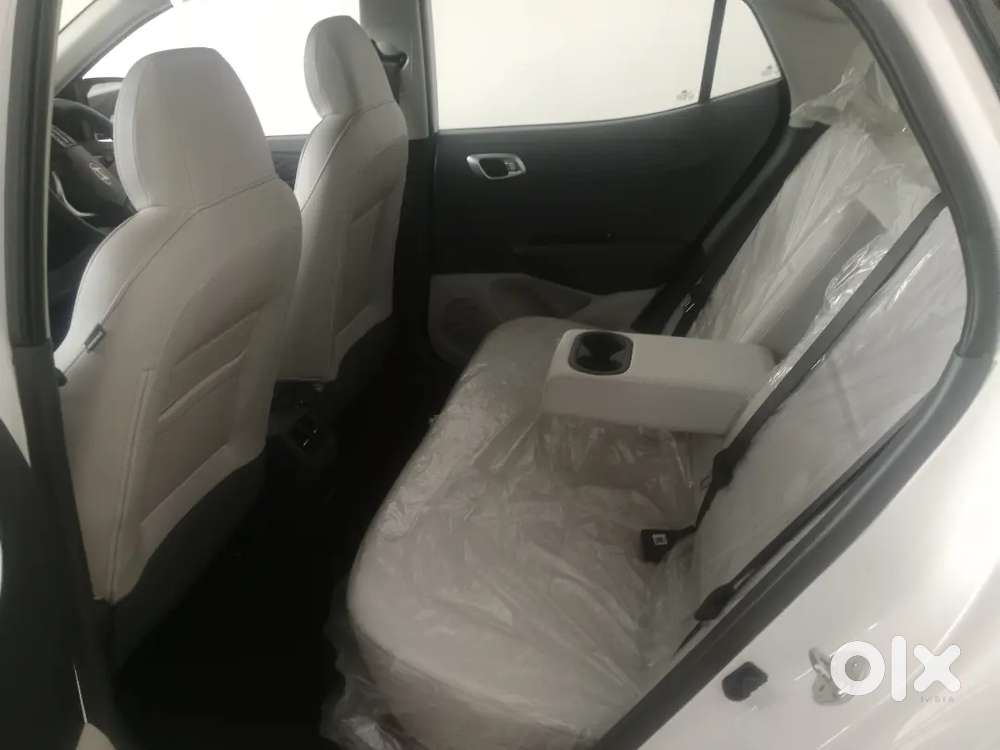 2024 Hyundai Aura Petrol Automatic