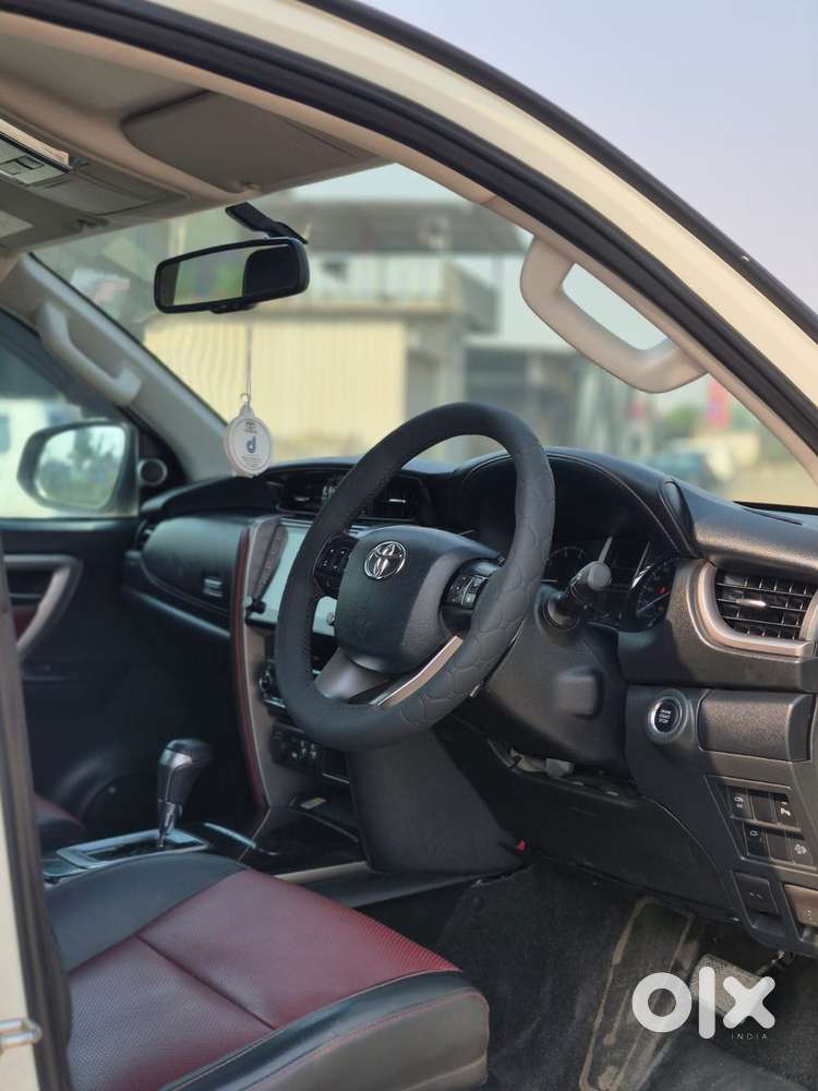 Toyota Fortuner Legender