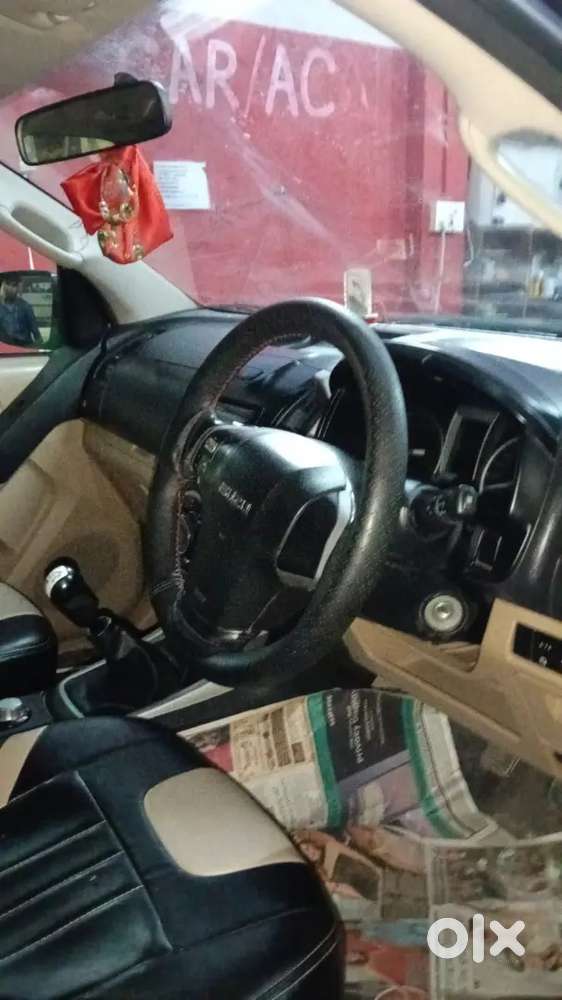 Isuzu D-max V-cross 2017 Diesel Well Maintained