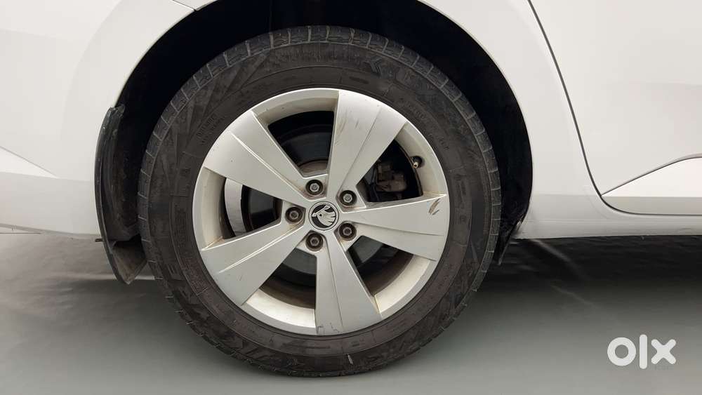 Skoda Superb Style 1.8 Tsi At, 2017, Petrol