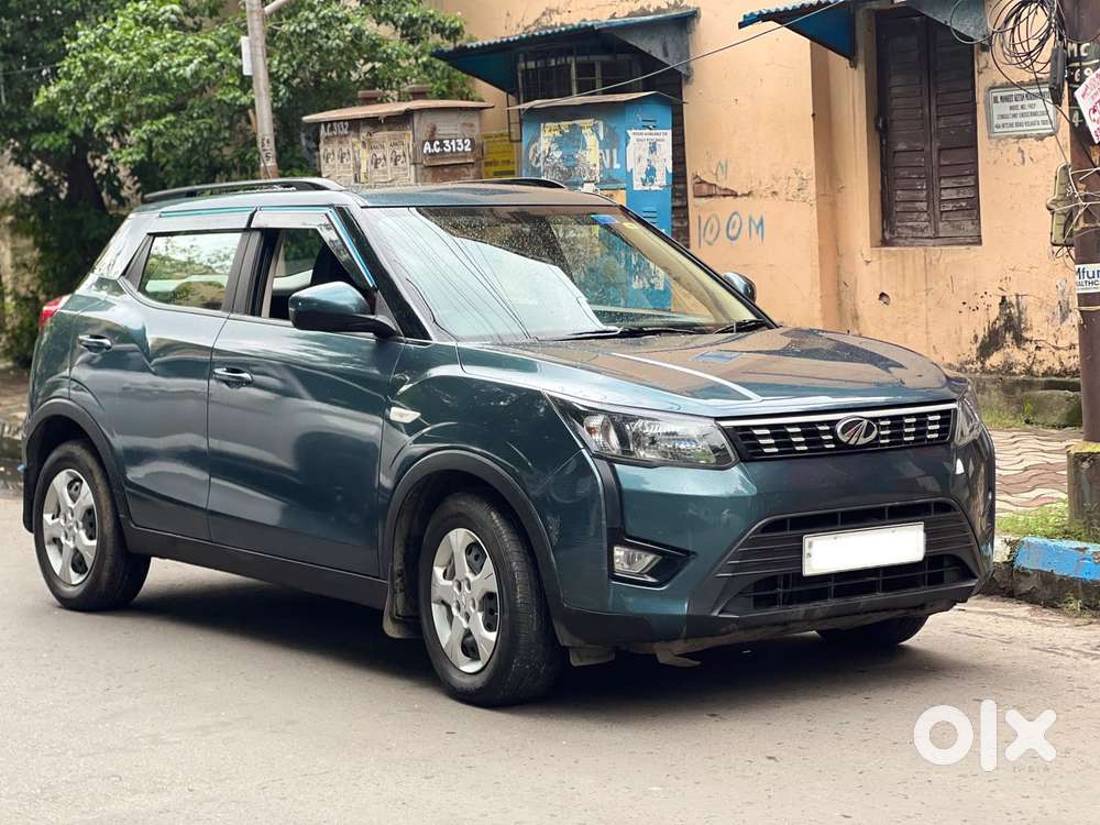 Mahindra Xuv300 1.2 W6 Amt Petrol, 2023, Petrol